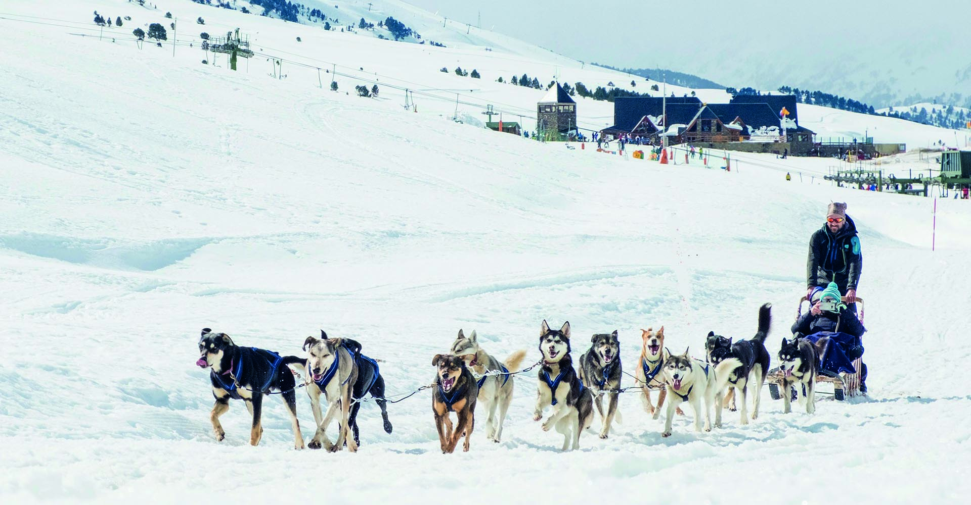 Home - Montgarri Outdoor  Motos de nieve, trineos de perros